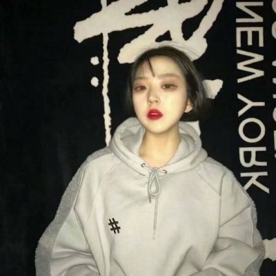  这个女孩很美很酷,她从不依靠谁