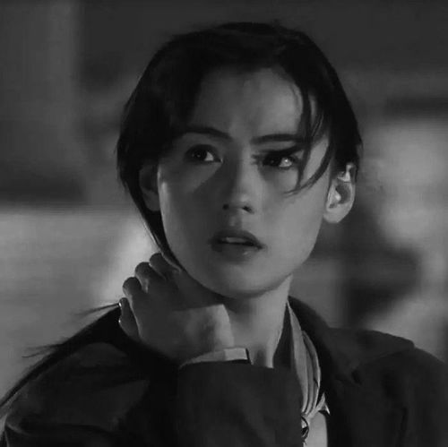  有没有黑白色的高冷的女生头像