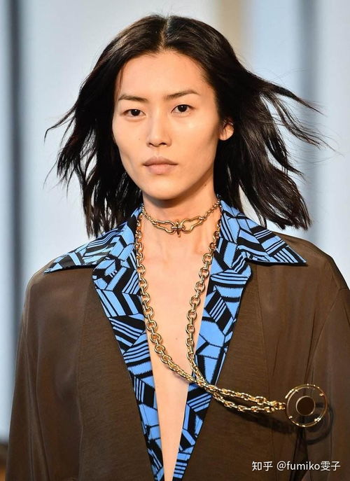  刘雯为何会被香奈儿偏爱行走的香奈儿都有这样一个共性