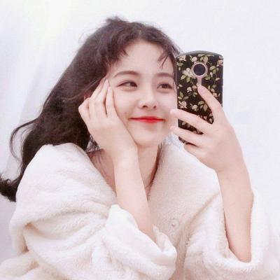  2018暖心闺蜜头像一人一张可爱你心里藏着什么人