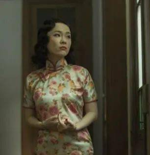  辣妈霍思燕,穿旗袍居然这么好看,完全想不到