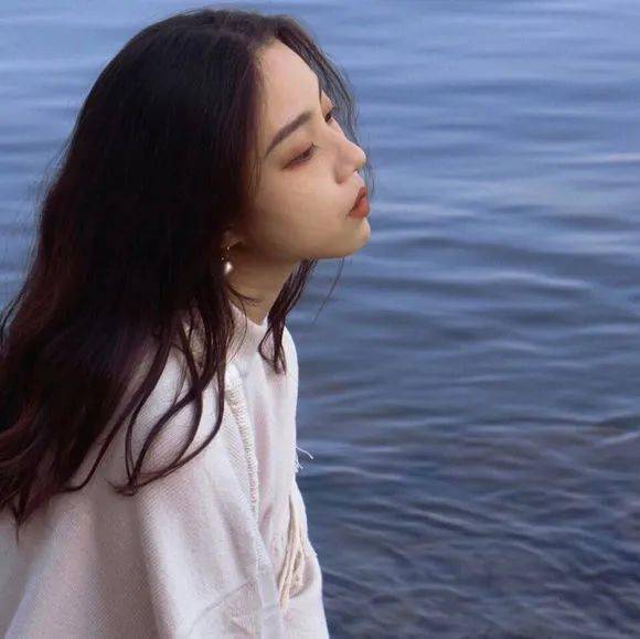  女生头像想把脑子拿出来寄给你