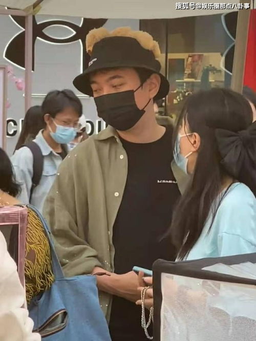  王思聪与小8岁网红恋爱女方否认别耽误我找对象