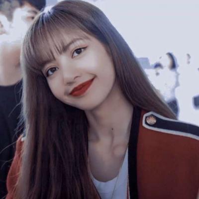  2021欧美女生头像气质美女即使不完美却很迷人