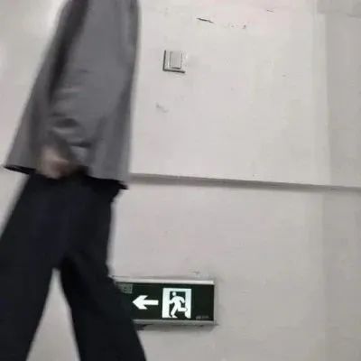  10张高冷轻熟男生头像,帅哥专用