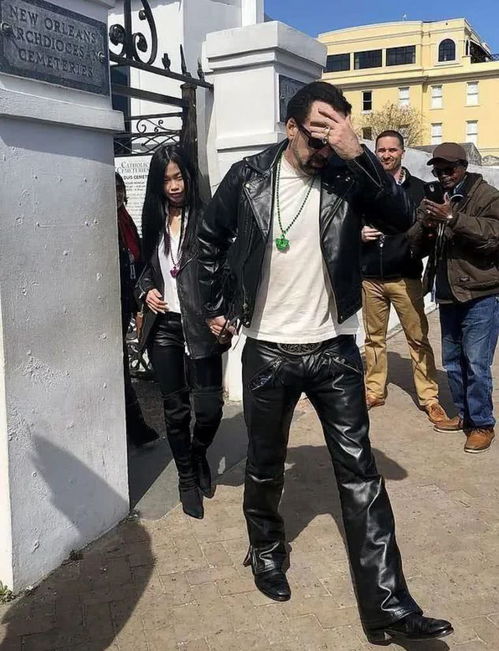  奥斯卡影帝钟爱亚裔与小30岁女友父女恋网友她成年了吗