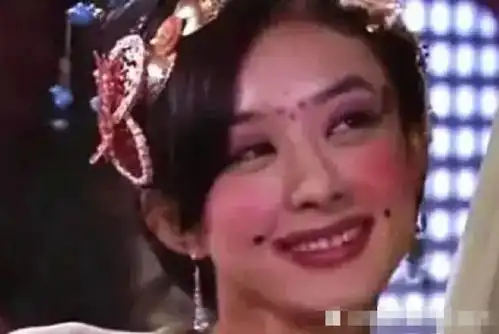  同样是女明星扮丑,孟美岐赵丽颖不算啥,看到热巴才知道啥是彻底豁出去了