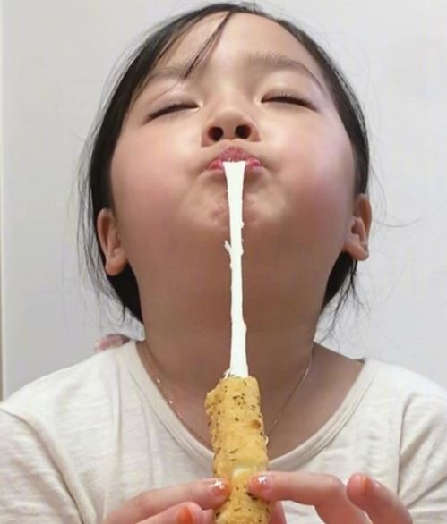  还记得表情包女孩权律二吗今7岁现状曝光,年纪轻轻就秃了头