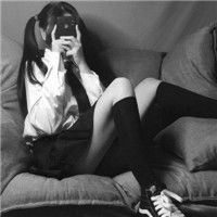  伤感女生黑白ins头像不在意的过往和你