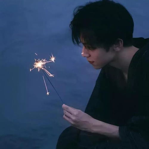  氛围感男头分享想你在人声鼎沸时