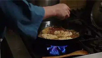  虽不知狮城开深夜食堂会出现什么,但绝不会是满屏的老坛酸菜牛肉面
