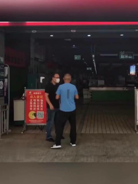  记者暗访十堰市民佩戴口罩情况疫情防控市场商超别大意抖音短视频dou小助手