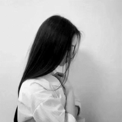  qq黑白女生头像霸气,活在别人的掌声中女生