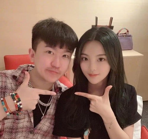 闺蜜头像两张照片杨超越