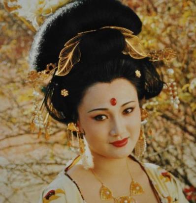  四大美女唯有貂蝉是虚构人物,为何不把三国时期的甄宓取代貂蝉