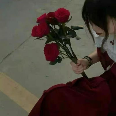  女头我拿着我最爱的花送给我最女生头像我要个性网