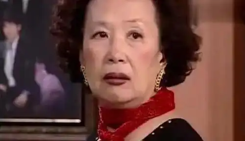  77岁三料影后,堪称神级奶奶专业户,如今活成表情包