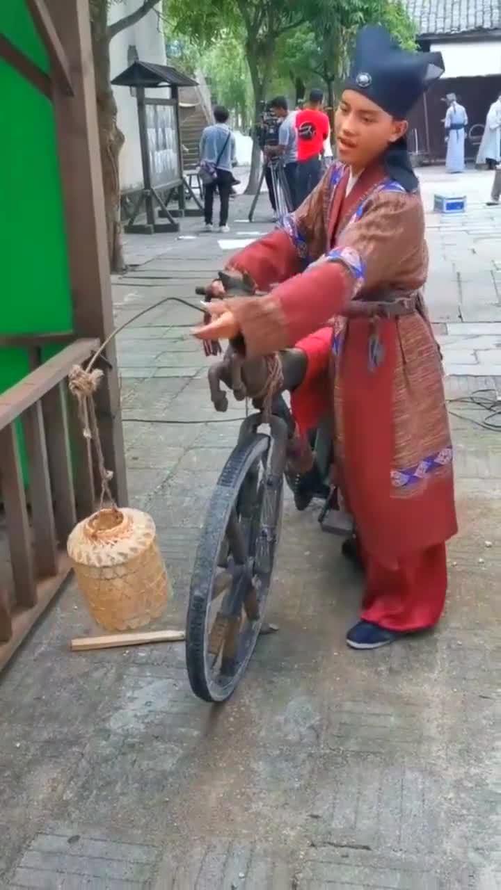  拍戏现场,独一无二最牛的车,这车好节能有环保