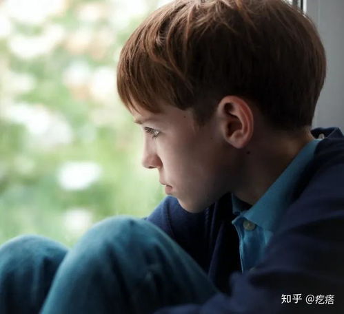  高三男生女厕所偷拍,回家后跳楼自杀比起争议,我更担心这一点