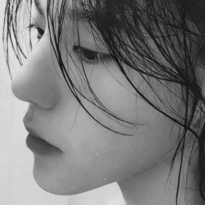  女生头像黑白图片2023最火爆