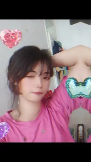  在qq上用沙雕表情包跟你问候大爷的女生可能长这样