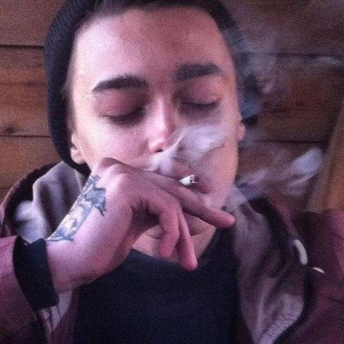  头像丨男生愿你在冷铁卷刃前,得以窥见天光