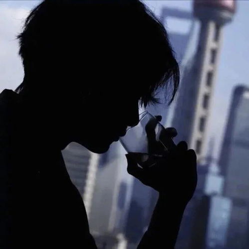  好看到犯规的头像很庆幸这次爱与被爱同时发生了