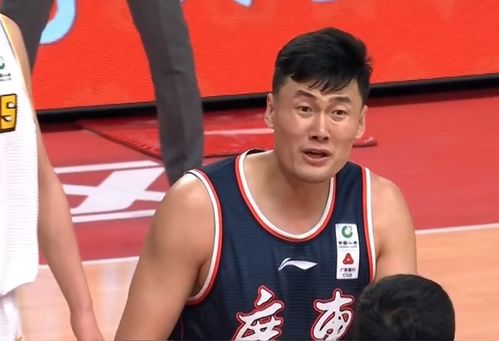  玄学杜锋抗议裁判要学北京队,赵睿上头复制刘晓宇垫脚违体犯规