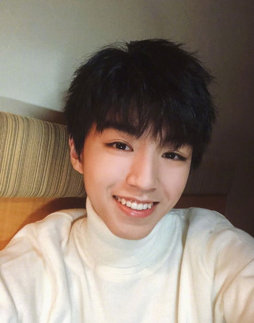  王俊凯自拍秘诀怼脸就好