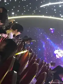  迷弟赵品霖排队看郑爽生日会被现场粉丝围观表情羞涩