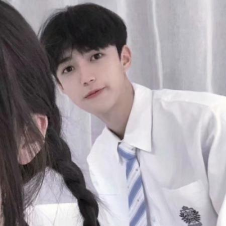  扣扣情侣头像你来我心里吧