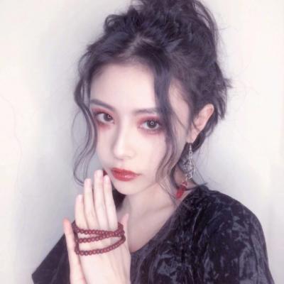  今天是阴天,想和你窝在沙发上看qq女生头像我要个性网