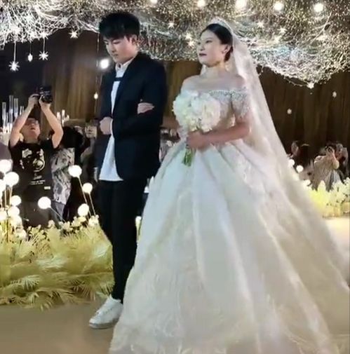  520含糖度真高王彦霖七舅脑爷纷纷官宣结婚,孙铱公布恋情