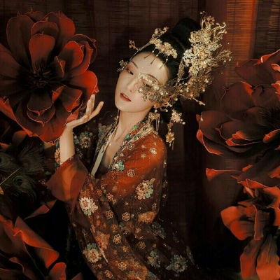  红衣古风女头像