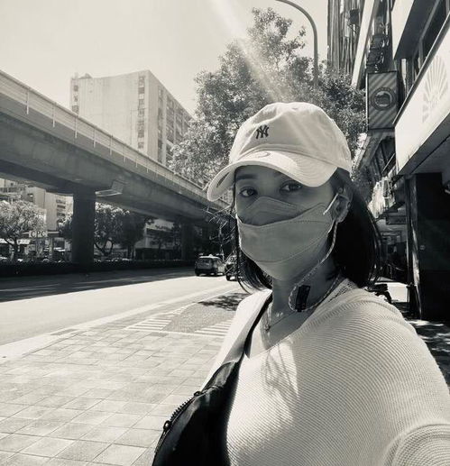  贾静雯修杰楷带3位女儿打网球夫妻俩当摄影师拍下女儿们美好瞬间