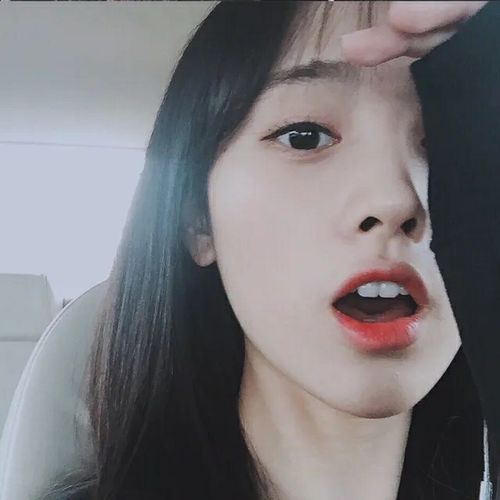  女生化了妆见你,说明什么