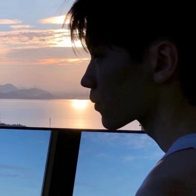 高清成熟稳重的男头真人高冷侧面图片