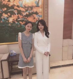  韩雪杨钰莹罕见同框,相差12岁的两人,居然嫩的差不多