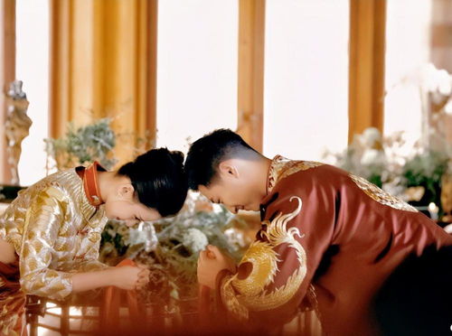  窦骁何超莲婚礼细节曝光女方戴3对龙凤手镯,婆婆表情耐人寻味