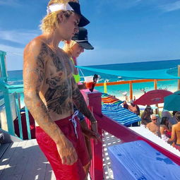  甜蜜模样羡煞旁人justinbieber与女友求婚后巴哈马度假图曝光