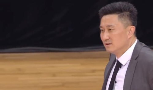  赵睿被吃t后怒斥裁判,谁注意到杜锋微表情微微一笑很无奈