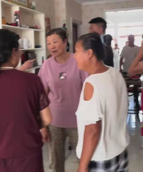  后续,女生带小16岁男友回家被围观,离婚还带娃,评论区笑不活爱情甜蜜情侣英俊网易订阅
