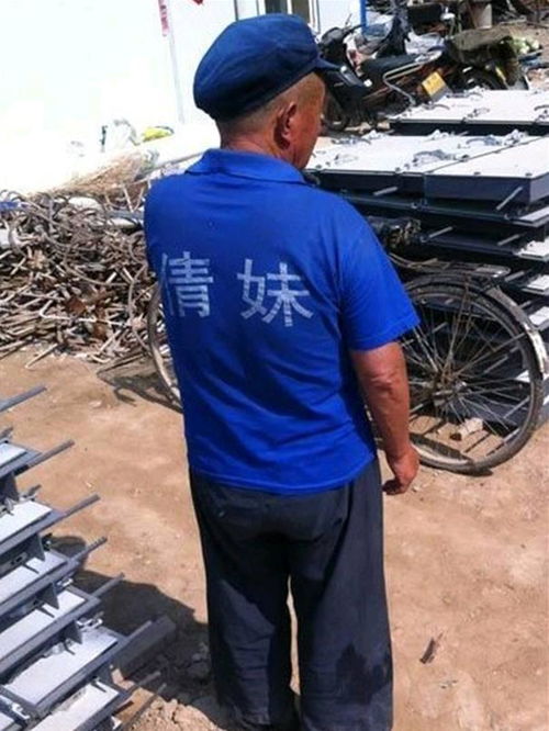  开心一刻笑话夏天到了,家里吃西瓜都是一切两半,用勺子挖着吃