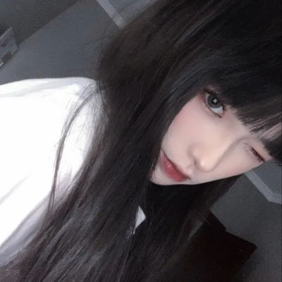  精致清冷御姐ins风女头拎着一袋女生头像我要个性网