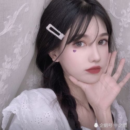  男生若对你有这3个表现,显然是暗恋你,丫头别不懂