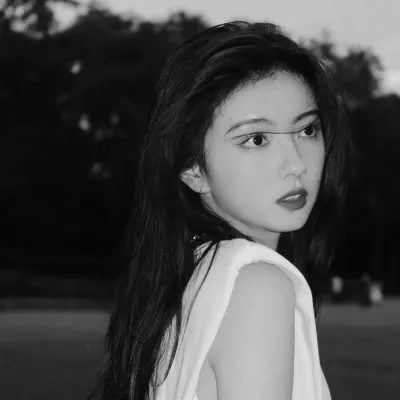  女生头像黑白图片2023最火爆