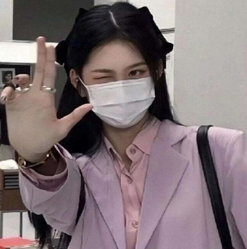  戴口罩的小姐姐
