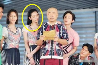  比起奚梦瑶维密摔倒全网嘲,为啥孙菲菲走秀连摔三次就没人骂