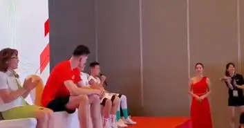  郭艾伦反问小朋友全场哄笑易建联一脸懵圈,姚明大笑贡献表情包