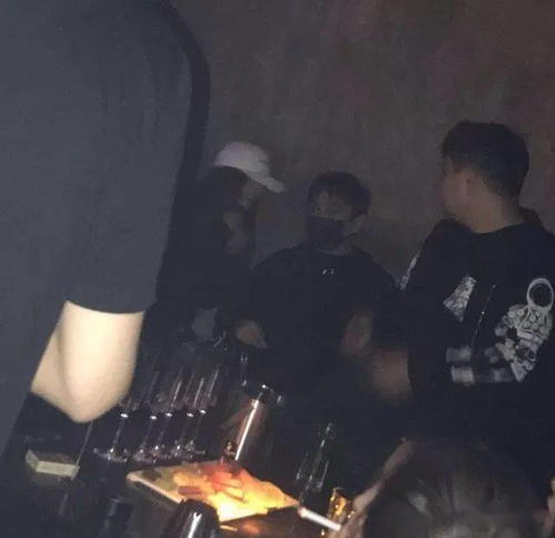  太突然了关晓彤出轨了王思聪,还胖成了何洁那又怎样,鹿晗还是带她去日本玩